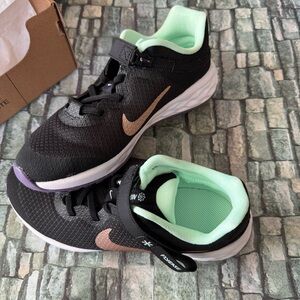Youth Nike Revolution 6 Flyease Sz 2Y